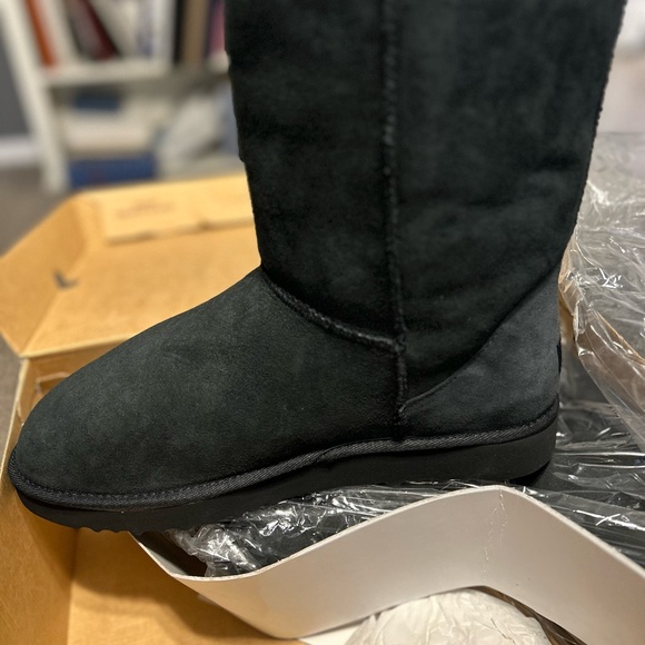 UGG Australia Classic Short Men’s Boots - Picture 2 of 6